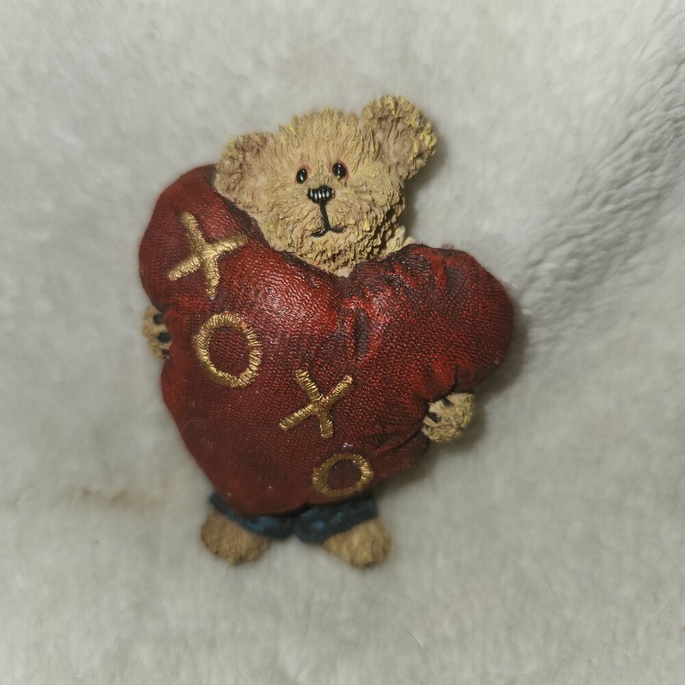 "Hugs and Kisses" Boyds Bears Bearwear Valentine's Day Pin